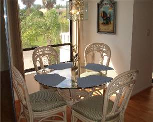 STROLL TO BEACH FROM THIS 2 BEDROOM TOWNHOME STROLL TO BEACH FROM THIS 2 BEDROOM TOWNHOME