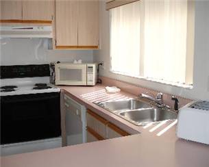 STROLL TO BEACH FROM THIS 2 BEDROOM TOWNHOME STROLL TO BEACH FROM THIS 2 BEDROOM TOWNHOME