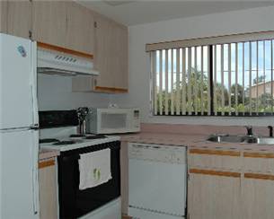 STROLL TO BEACH FROM THIS 2 BEDROOM TOWNHOME STROLL TO BEACH FROM THIS 2 BEDROOM TOWNHOME