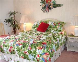STROLL TO BEACH FROM THIS 2 BEDROOM TOWNHOME STROLL TO BEACH FROM THIS 2 BEDROOM TOWNHOME