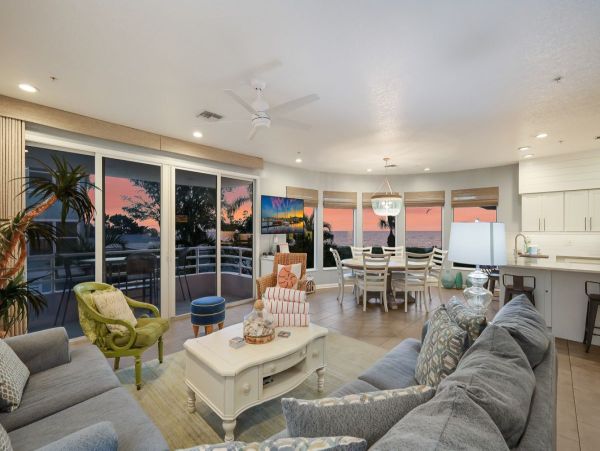 Gulf Front Holmes Beach Vacation Rental 3 Bedroom Condo