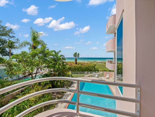 Gulf Front Holmes Beach Vacation Rental 3 Bedroom Condo