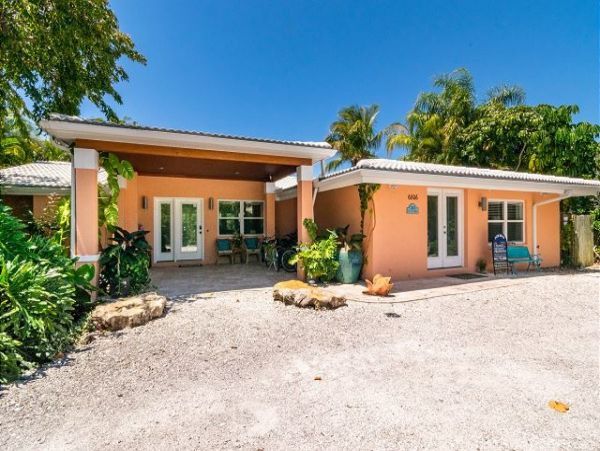 Great Value Two Bedroom Vacation Home with Pool and Spa