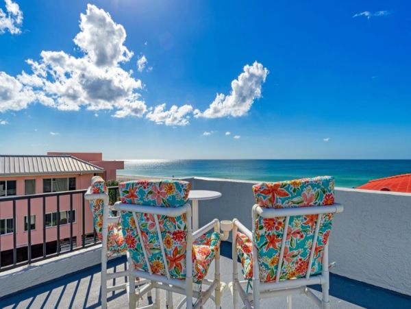 Second Floor 2 Bedroom Condo with Gulf Views in Holmes Beach