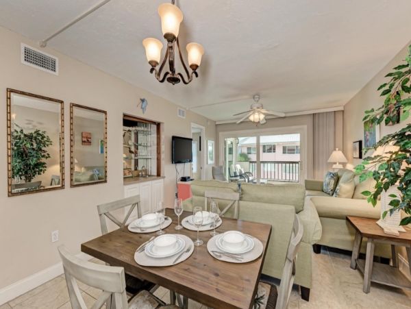 Second Floor 2 Bedroom Condo with Gulf Views in Holmes Beach