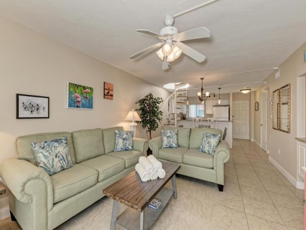 Second Floor 2 Bedroom Condo with Gulf Views in Holmes Beach