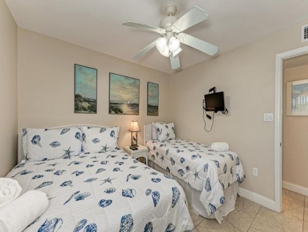 Second Floor 2 Bedroom Condo with Gulf Views in Holmes Beach