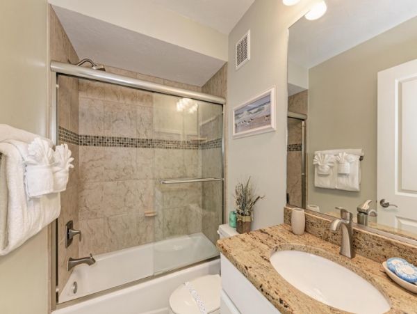 Second Floor 2 Bedroom Condo with Gulf Views in Holmes Beach