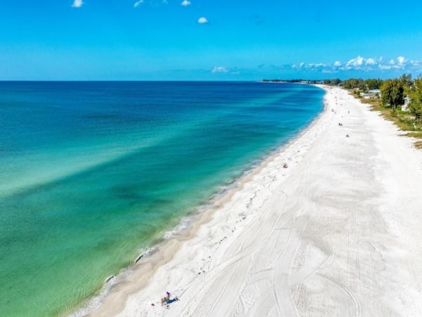 Second Floor 2 Bedroom Condo with Gulf Views in Holmes Beach