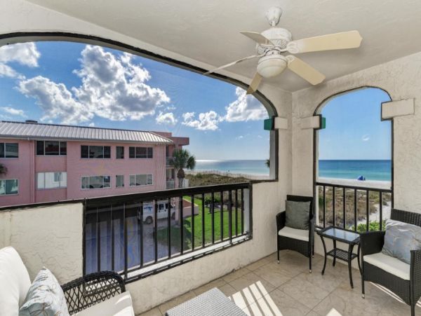 Second Floor 2 Bedroom Condo with Gulf Views in Holmes Beach