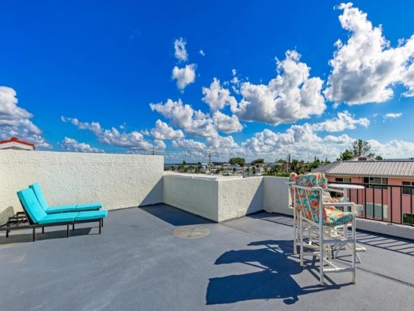 Second Floor 2 Bedroom Condo with Gulf Views in Holmes Beach