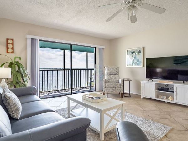 Bradenton Beach Two Bedroom Condo Rental Full Bay Views