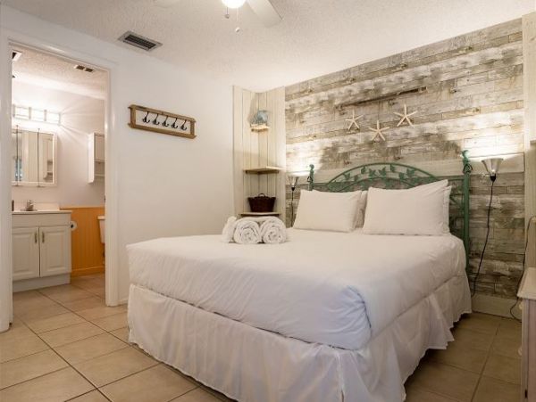 Anna Maria Rental Home Sleeps 10 Short Walk to Beach