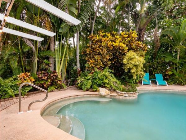 Anna Maria Rental Home Sleeps 10 Short Walk to Beach