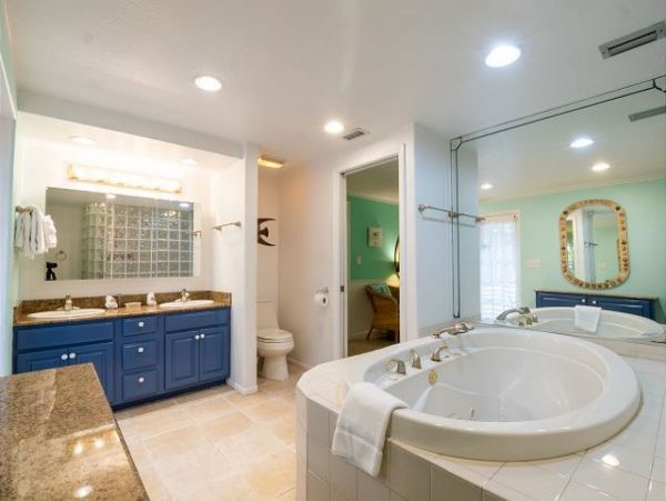 Anna Maria Rental Home Sleeps 10 Short Walk to Beach