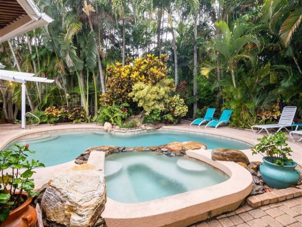 Anna Maria Rental Home Sleeps 10 Short Walk to Beach