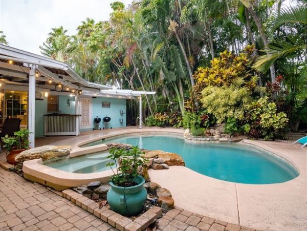 Anna Maria Rental Home Sleeps 10 Short Walk to Beach