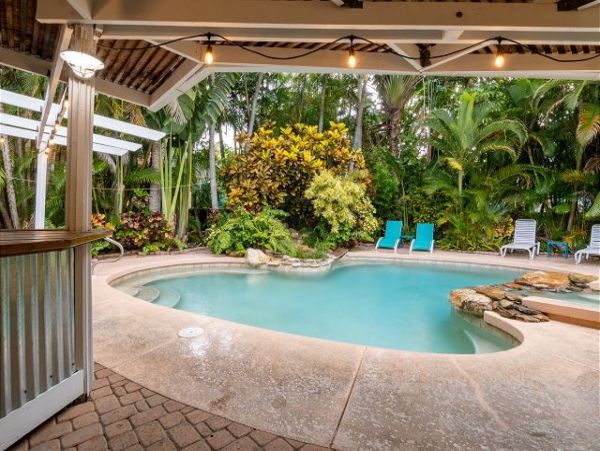 Anna Maria Rental Home Sleeps 10 Short Walk to Beach