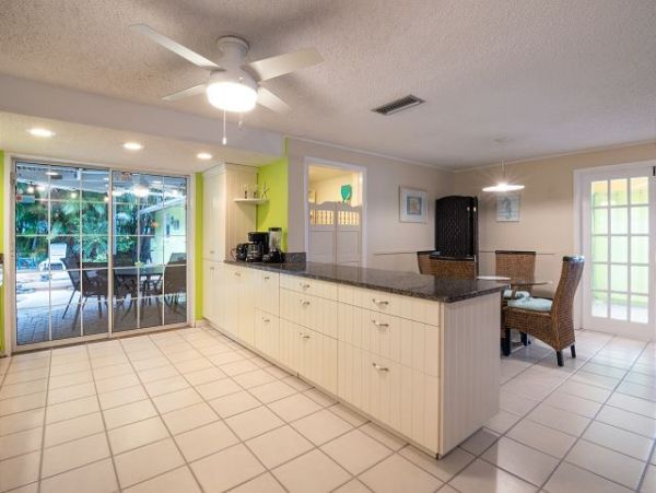 Anna Maria Rental Home Sleeps 10 Short Walk to Beach