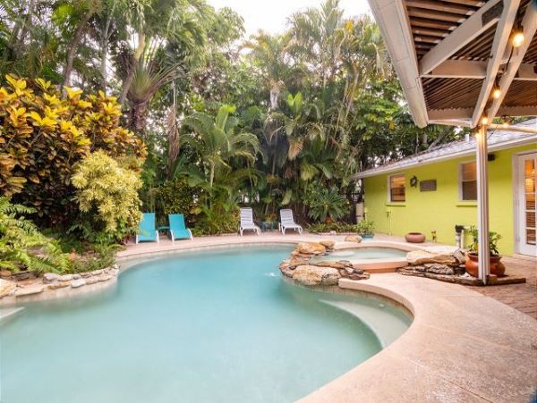 Anna Maria Rental Home Sleeps 10 Short Walk to Beach