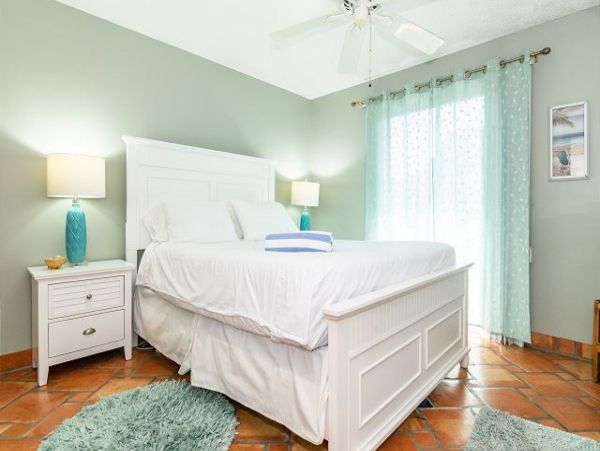 Holmes Beach Two Bedroom, Two Bath Value Priced Condo