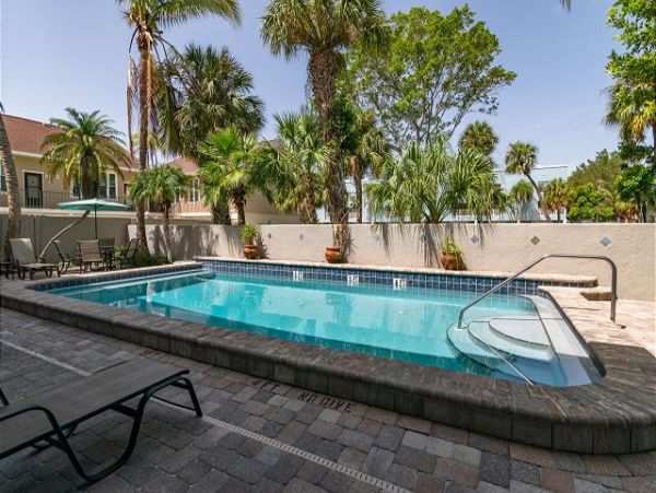 Holmes Beach Two Bedroom, Two Bath Value Priced Condo