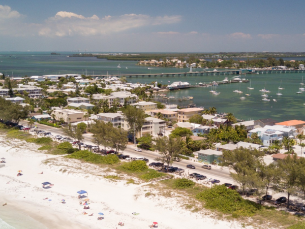 Two Bedroom Vacation Rental Bradenton Beach- 60 yards Beach
