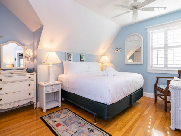 Two Bedroom Vacation Rental Bradenton Beach- 60 yards Beach