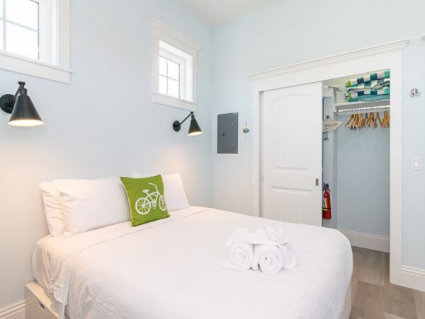 Two Bedroom Vacation Rental Bradenton Beach- 60 yards Beach