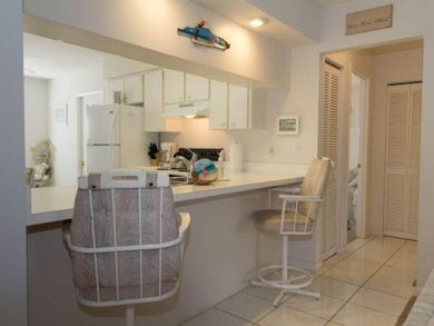 Kitchen with breakfast bar
