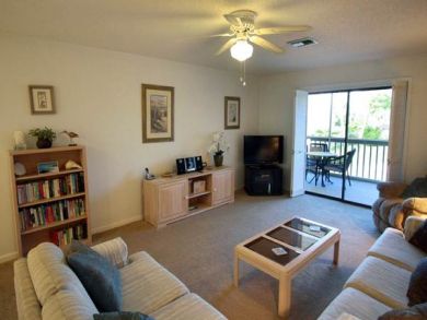 Lliving room with flat screen TV