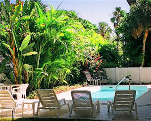 Anna Maria Island 2 bedroom condo with pool outdoors