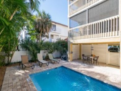 Anna Maria Value Vacation Condo Sleeps 6 with Communal Pool