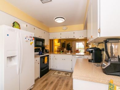 Anna Maria Value Vacation Condo Sleeps 6 with Communal Pool