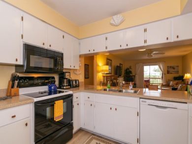 Anna Maria Value Vacation Condo Sleeps 6 with Communal Pool