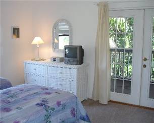 Bedroom with twin beds