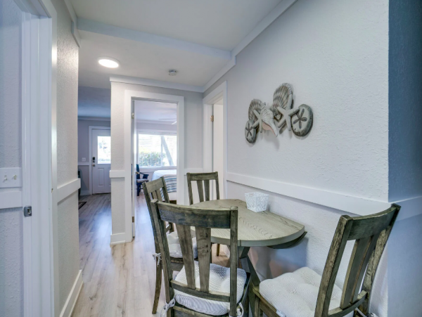 Anna Maria Renovated 2-Bedroom Condo Steps from the Gulf