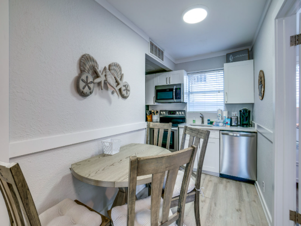Anna Maria Renovated 2-Bedroom Condo Steps from the Gulf