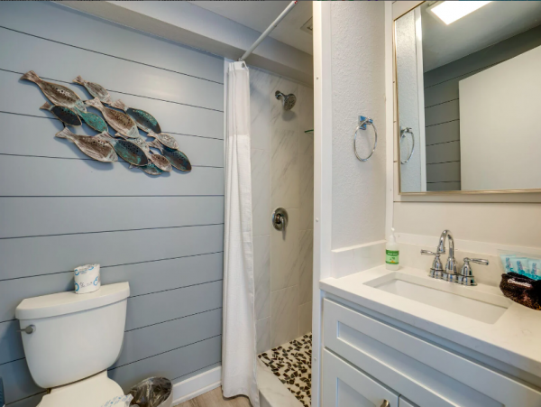 Anna Maria Renovated 2-Bedroom Condo Steps from the Gulf