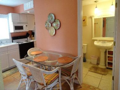 Two Bedroom Anna Maria Condo - Close to Beach. Value Rates