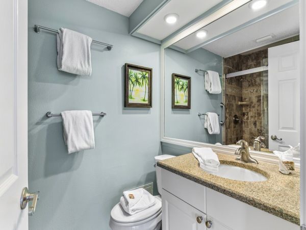Anna Maria Island Beachfront 2 Bedroom Condo with Pool & Views