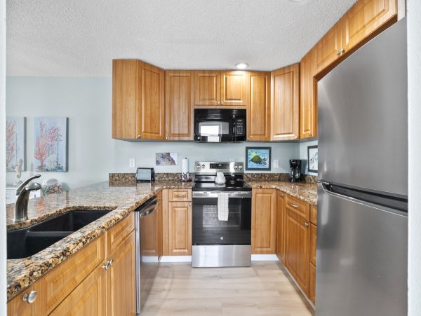Anna Maria Island Beachfront 2 Bedroom Condo with Pool & Views