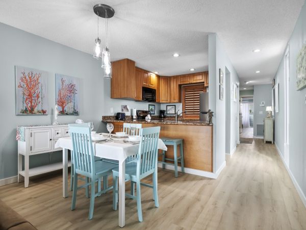 Anna Maria Island Beachfront 2 Bedroom Condo with Pool & Views