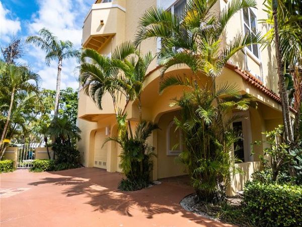 Located on Gulf Drive Anna Maria Home with Gulf Views