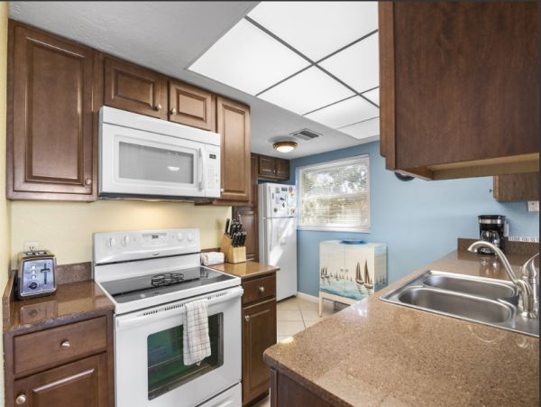 Anna Maria One Bedroom Sleeps 5 Views Of The Gulf of Mexico