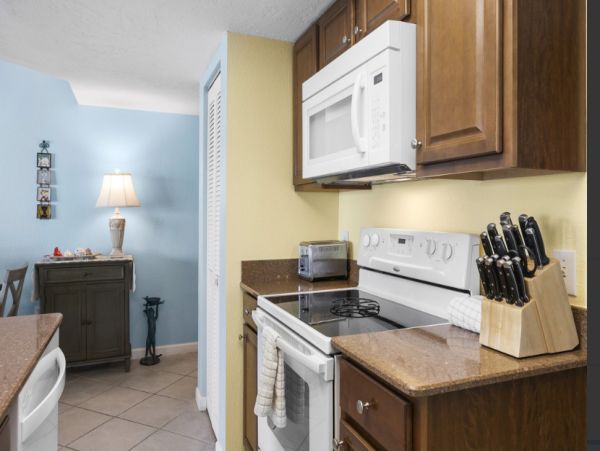Anna Maria One Bedroom Sleeps 5 Views Of The Gulf of Mexico