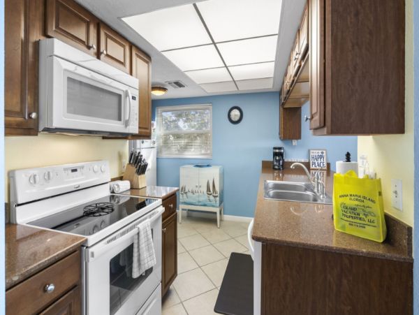 Anna Maria One Bedroom Sleeps 5 Views Of The Gulf of Mexico
