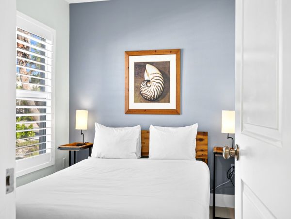 Anna Maria Island Just Renovated Beach Cottage Right on the Sand!