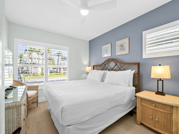 Anna Maria Island Just Renovated Beach Cottage Right on the Sand!