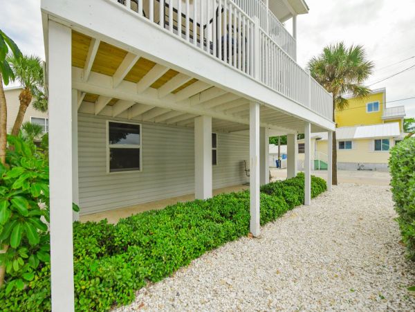 2 Bedroom Vacation Home Rental- Views of Gulf  3o Seconds to Beach